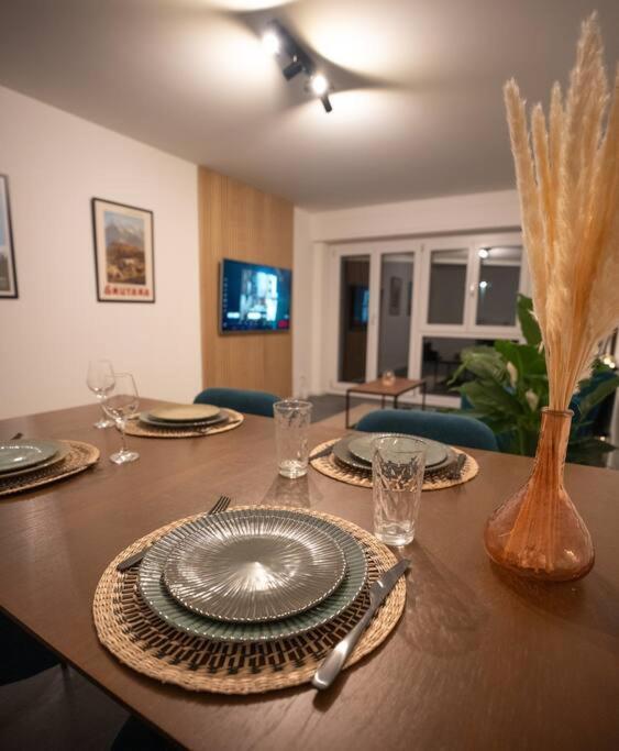 Appartement Spacieux Au Centre De La Gruyere Broc Exterior foto
